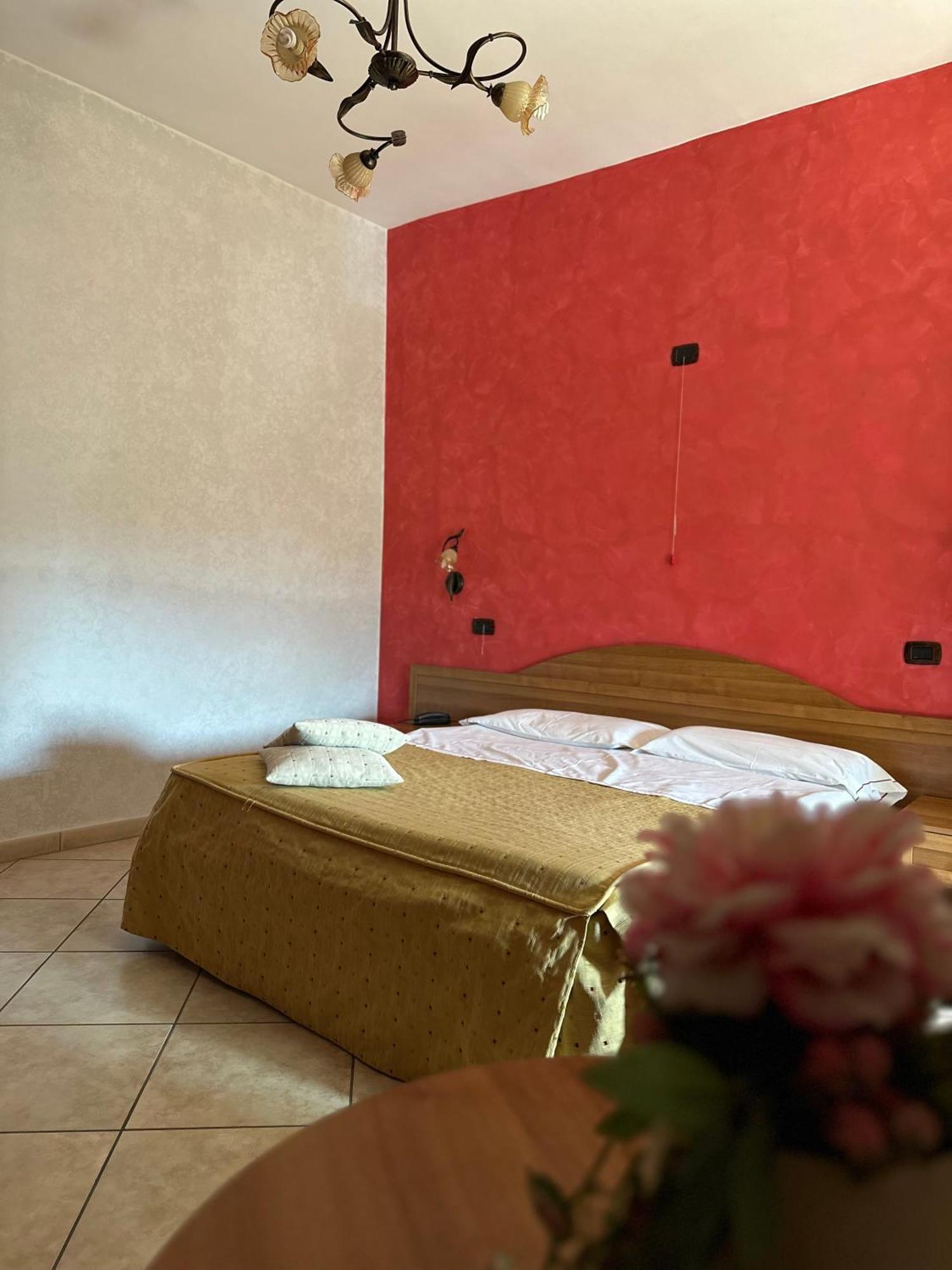 Hotel Il Giardino Degli Aranci Нола Екстериор снимка