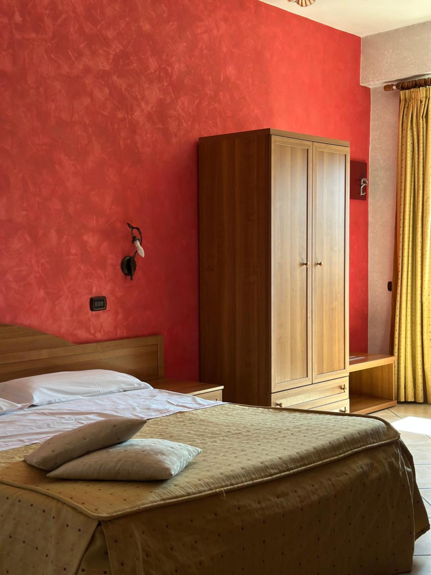 Hotel Il Giardino Degli Aranci Нола Екстериор снимка