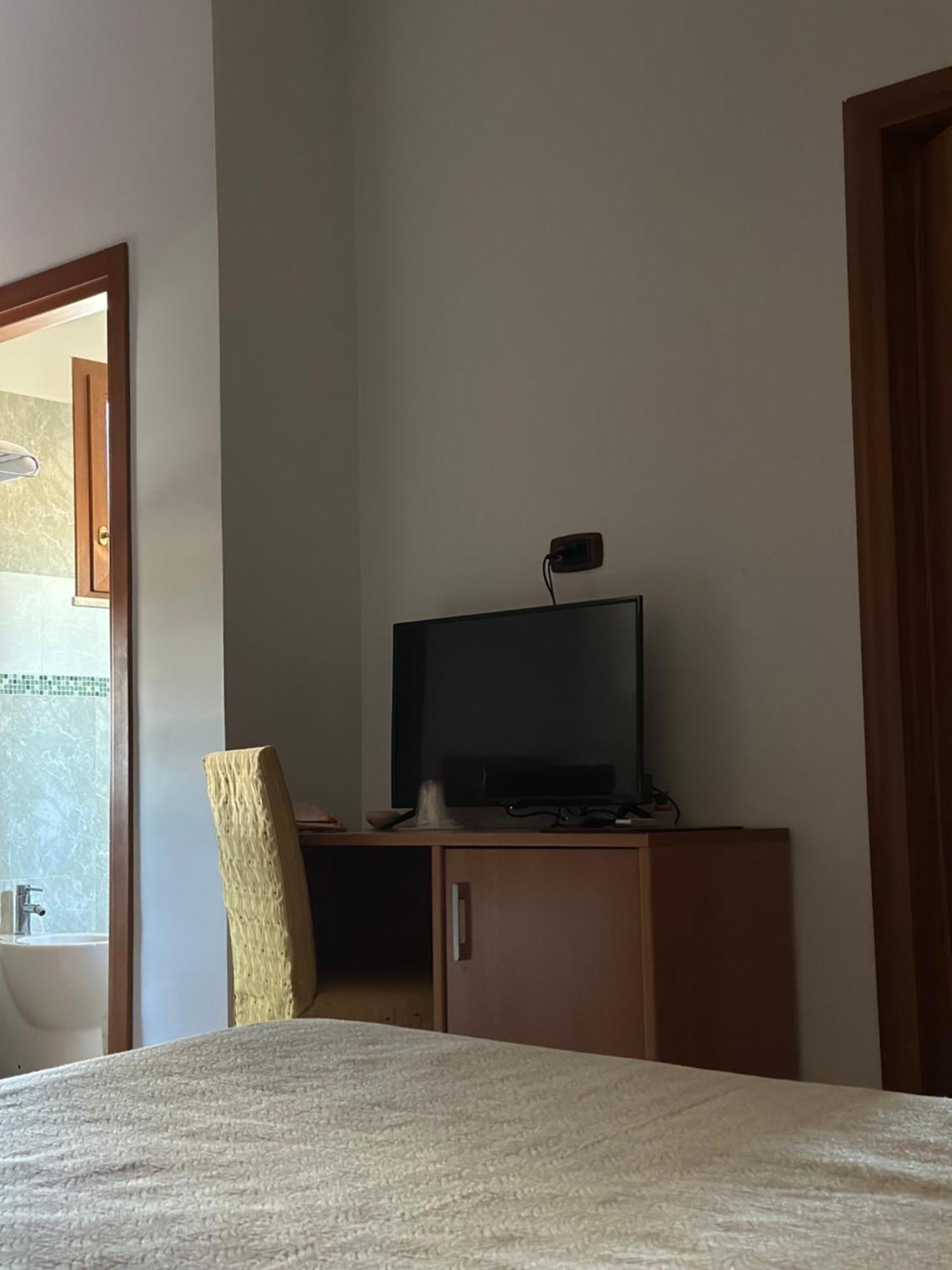 Hotel Il Giardino Degli Aranci Нола Екстериор снимка